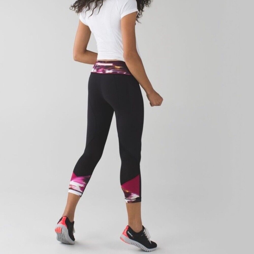 Lululemon Pace Rival Crop Pocket Leggings with Pink Pattern Size 2